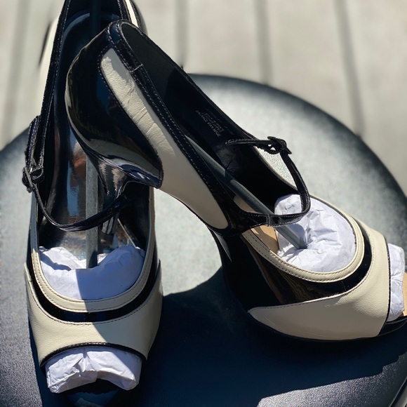 Carlos Santana peep toe single strap pump - Picture 1 of 4